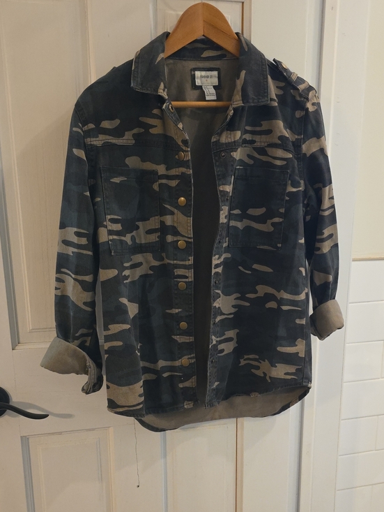 Forever 21 Jackets & Blazers - Forever 21 Camo Utility Jacket in Olive and Navy